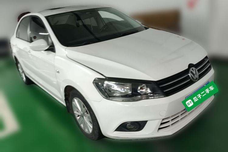 Used Volkswagen Jetta 2015 1.6L Manual Comfort Model Front Right 45 Deg