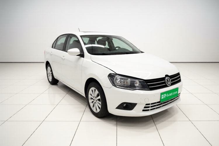 Used Volkswagen Jetta 2015 1.6L Manual Comfort Model Front Right 45 Deg