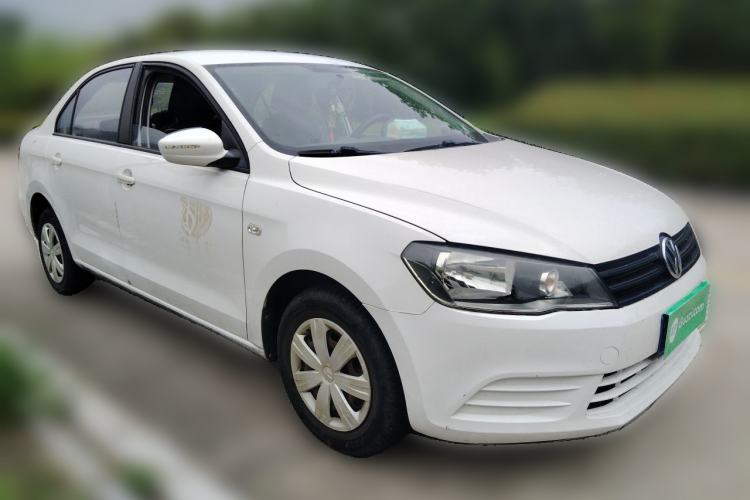 Used Volkswagen Jetta 2015 Value Edition 1.6L Manual Fashionable Style Front Right 45 Deg