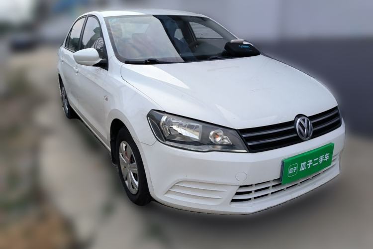 Used Volkswagen Jetta 2015 1.6L Manual Fashion Edition Front Right 45 Deg
