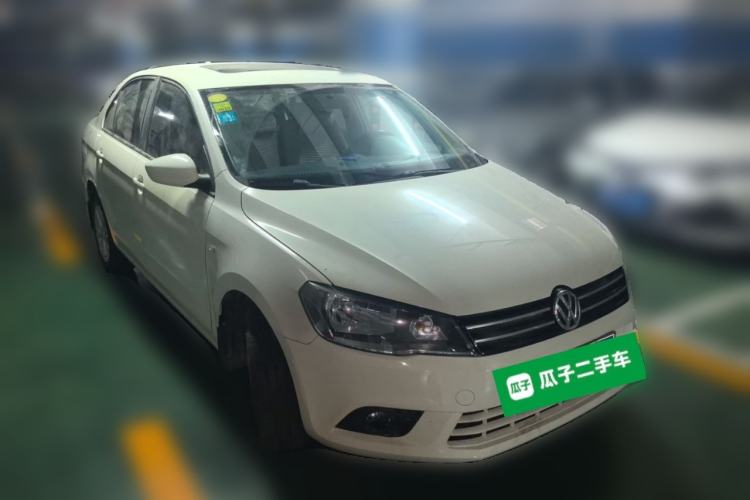 Used Volkswagen Jetta 2015 1.4L Manual Comfort Model Front Right 45 Deg