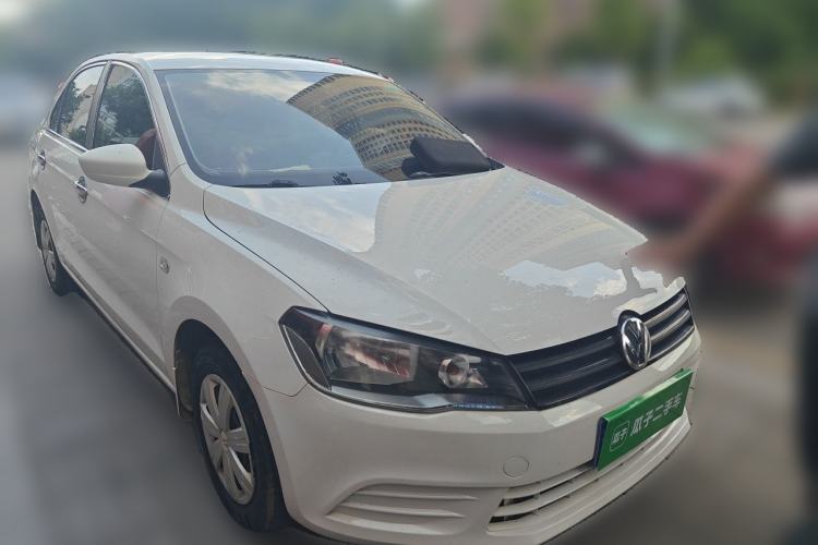 Used Volkswagen Jetta 2015 Value Edition 1.6L Manual Fashionable Style Front Right 45 Deg