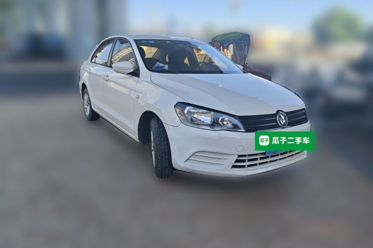 Used Volkswagen Jetta 2015 1.6L Manual Fashion Edition Front Right 45 Deg