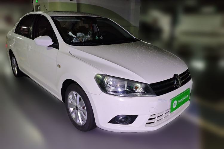 Used Volkswagen Jetta 2015 1.6L Manual Comfort Model Front Right 45 Deg
