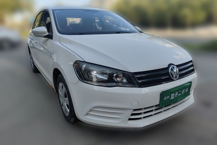 Used Volkswagen Jetta 2015 1.6L Manual Fashion Edition Front Right 45 Deg
