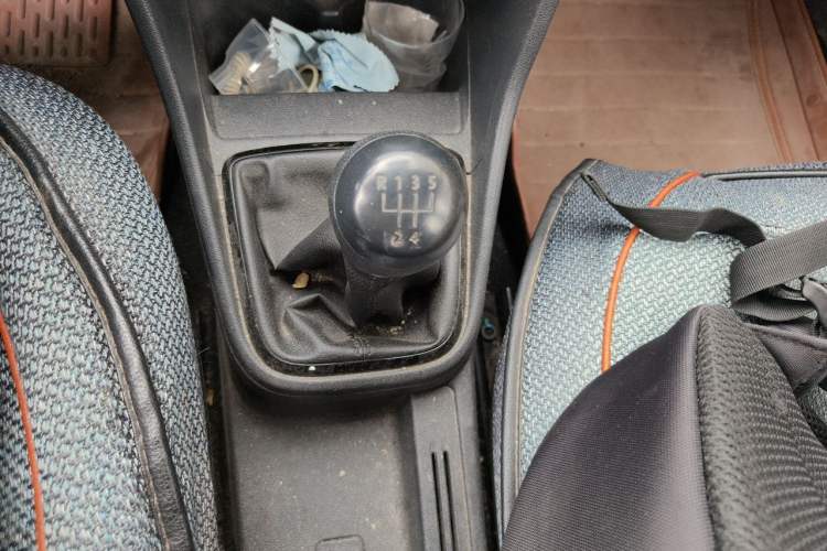 Used Volkswagen Jetta 2015 1.6L Manual Fashion Edition Gear Lever