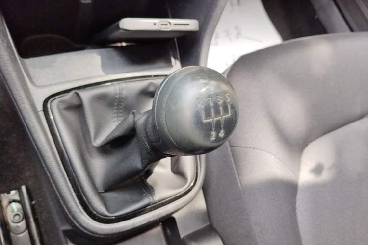 Used Volkswagen Jetta 2015 Zhuihui Edition 1.4L Manual Fashion Model Gear Lever