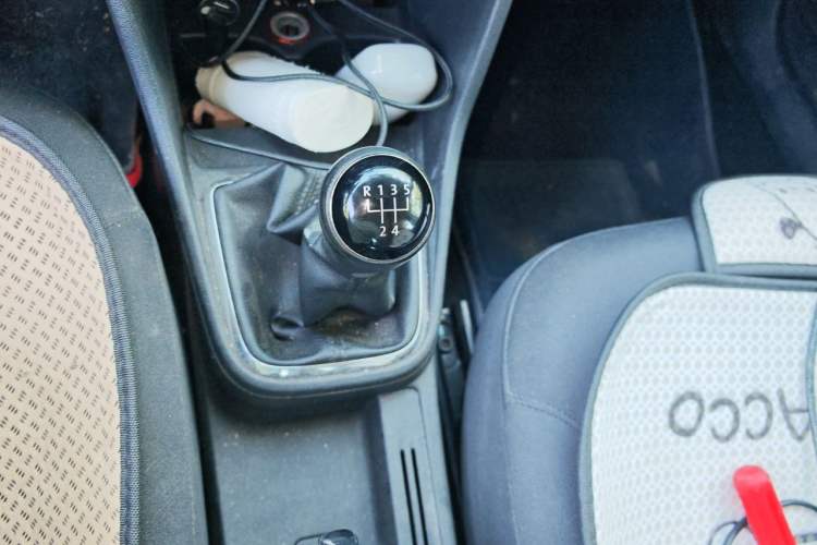 Used Volkswagen Jetta 2015 1.6L Manual Comfort Model Gear Lever