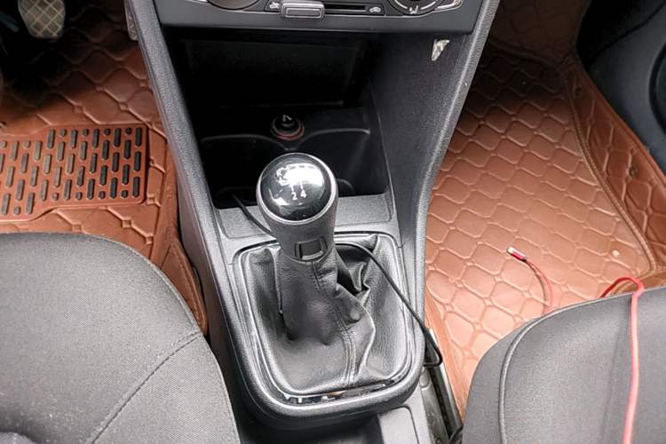 Used Volkswagen Jetta 2015 1.6L Manual Comfort Model Gear Lever