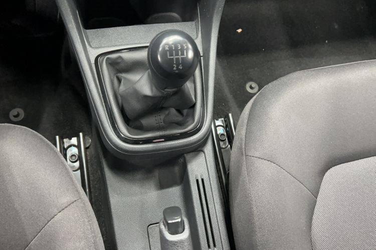 Used Volkswagen Jetta 2015 Zhuihui Edition 1.4L Manual Fashion Model Gear Lever