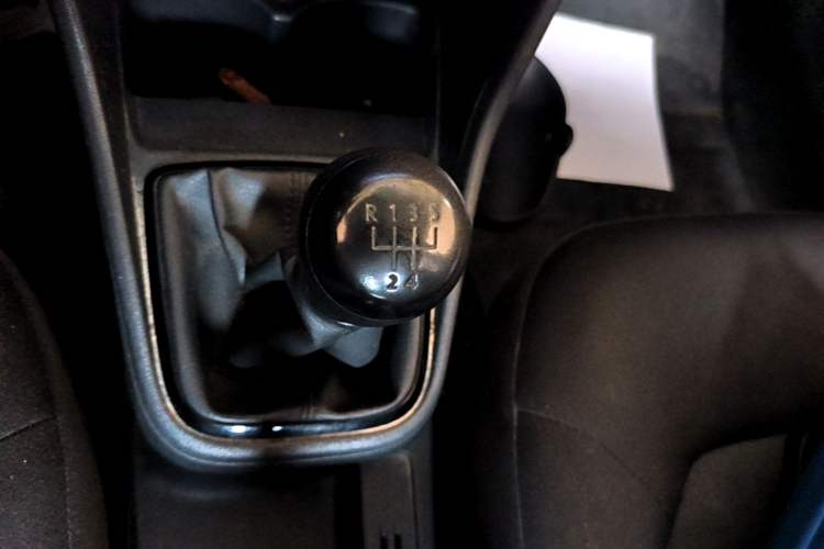 Used Volkswagen Jetta 2015 Value Edition 1.6L Manual Fashionable Style Gear Lever