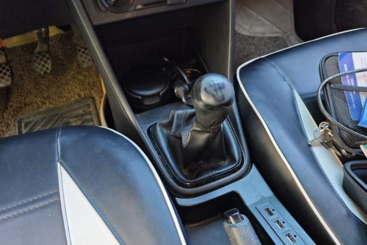 Used Volkswagen Jetta 2015 Value Edition 1.6L Manual Fashionable Style Gear Lever