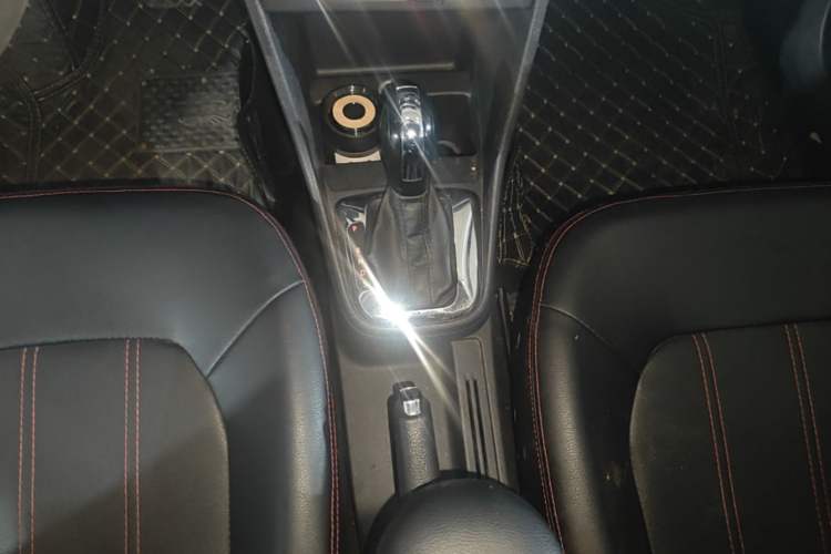 Used Volkswagen Jetta 2015 1.6L Automatic Comfort Model Gear Lever