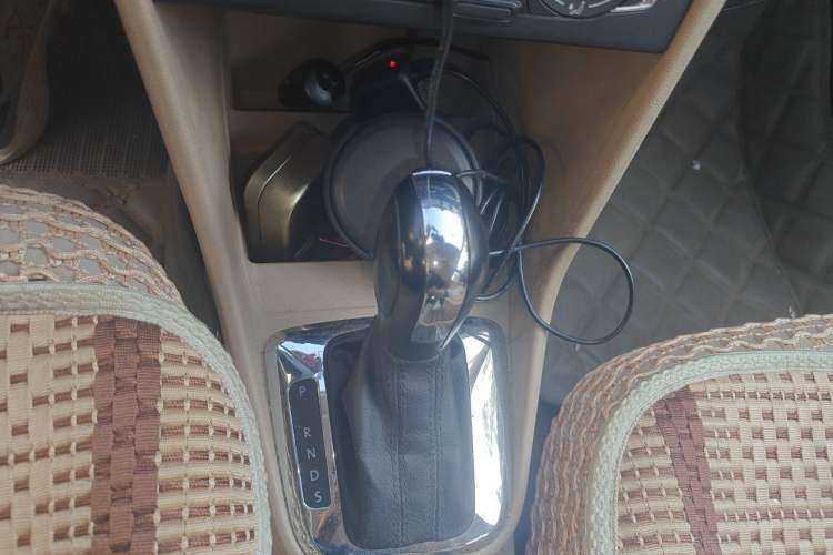 Used Volkswagen Jetta 2015 1.6L Automatic Comfort Model Gear Lever