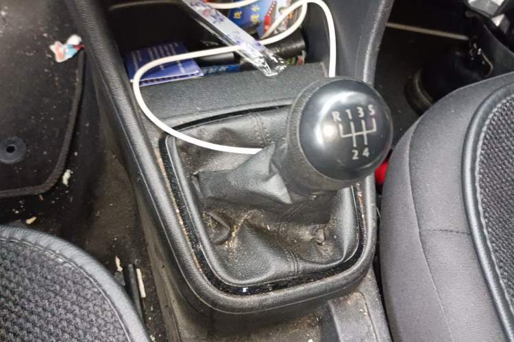 Used Volkswagen Jetta 2015 1.6L Manual Fashion Edition Gear Lever