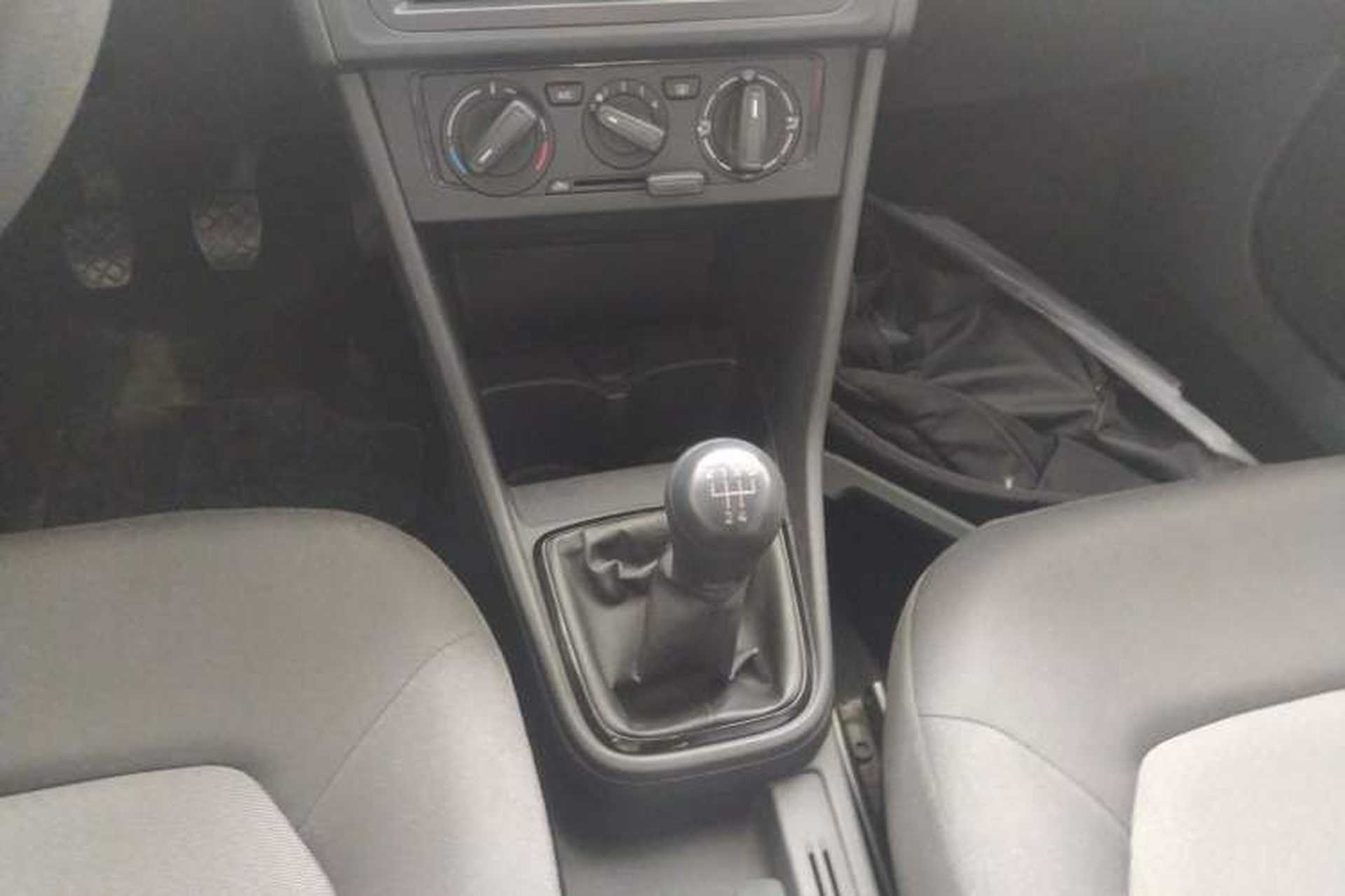 Used Volkswagen Jetta 2015 1.6L Manual Fashion Edition Gear Lever
