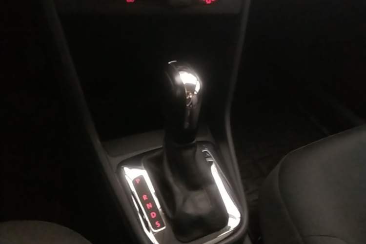 Used Volkswagen Jetta 2015 Value Edition 1.6L Automatic Fashion Version Gear Lever