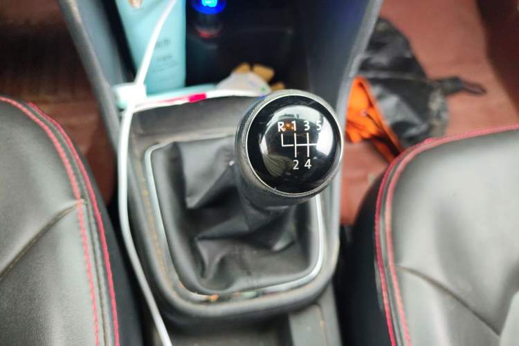 Used Volkswagen Jetta 2015 Zhuihui Edition 1.6L Manual Comfort Model Gear Lever