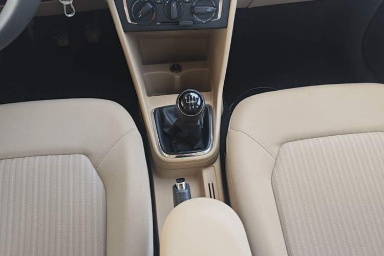 Used Volkswagen Jetta 2015 1.4L Manual Comfort Model Gear Lever