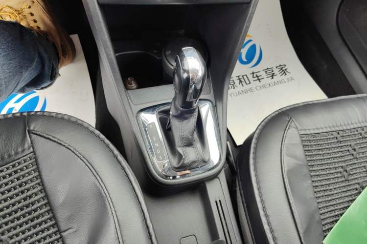 Used Volkswagen Jetta 2015 Value Edition 1.6L Automatic Fashion Version Gear Lever