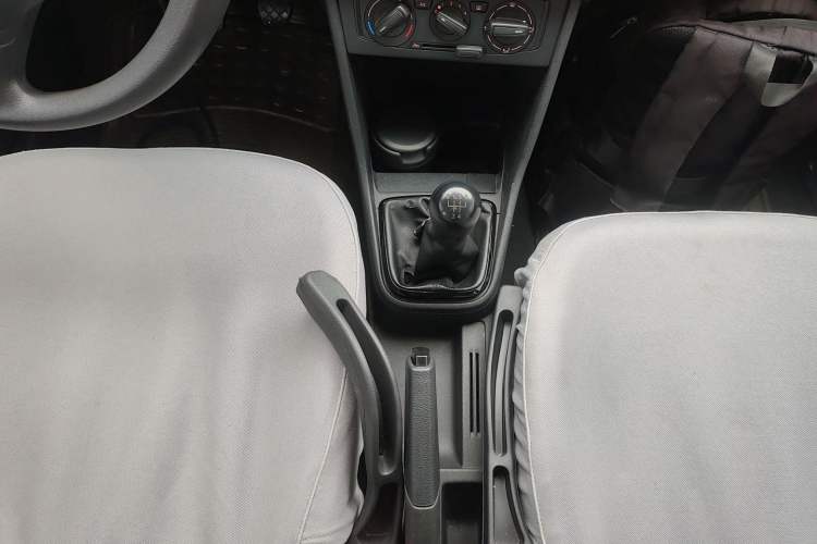 Used Volkswagen Jetta 2015 1.6L Manual Fashion Edition Gear Lever
