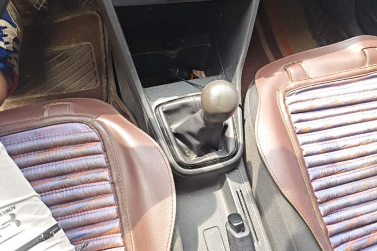 Used Volkswagen Jetta 2015 Zhuihui Edition 1.4L Manual Fashion Model Gear Lever