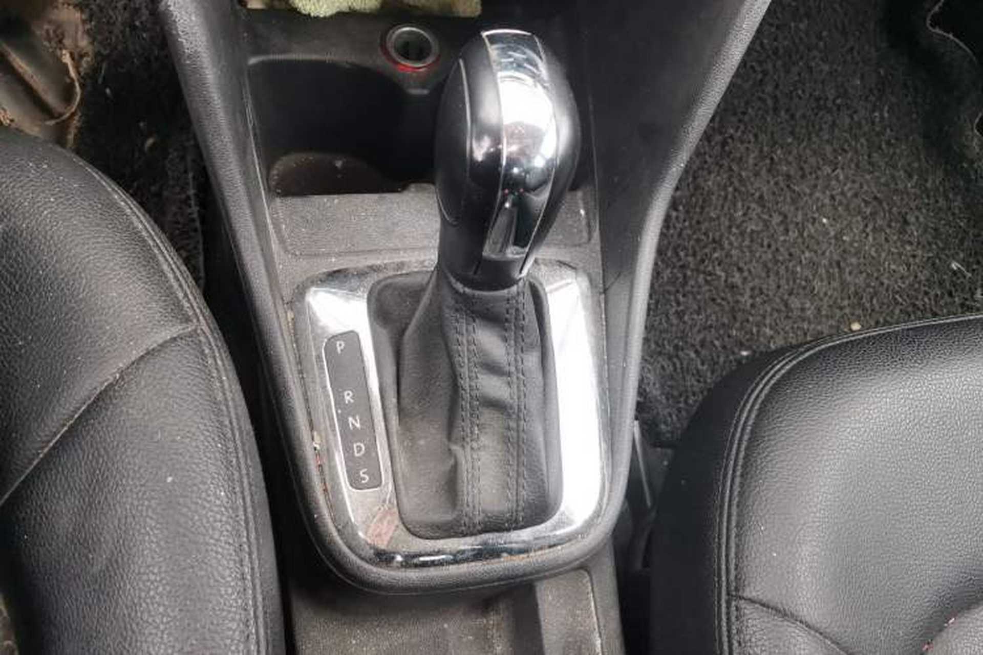 Used Volkswagen Jetta 2015 Value Edition 1.6L Automatic Comfort Version Gear Lever