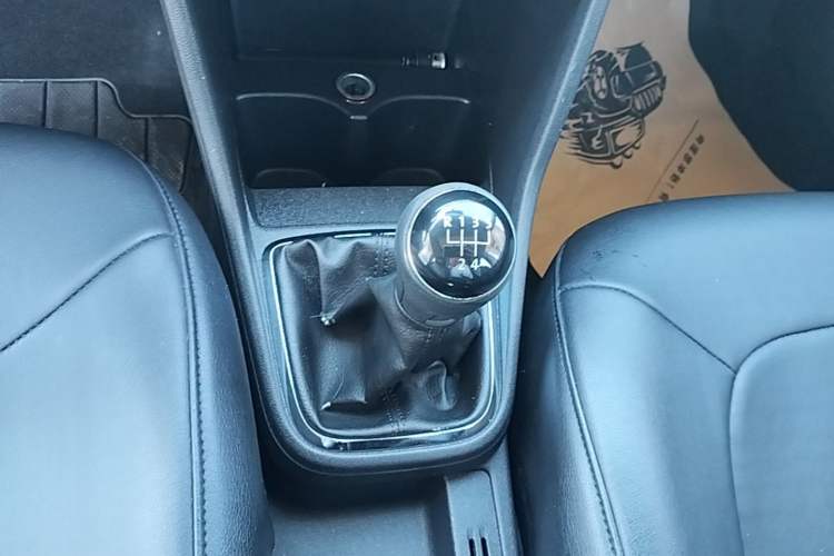 Used Volkswagen Jetta 2015 Zhuihui Edition 1.6L Manual Comfort Model Gear Lever