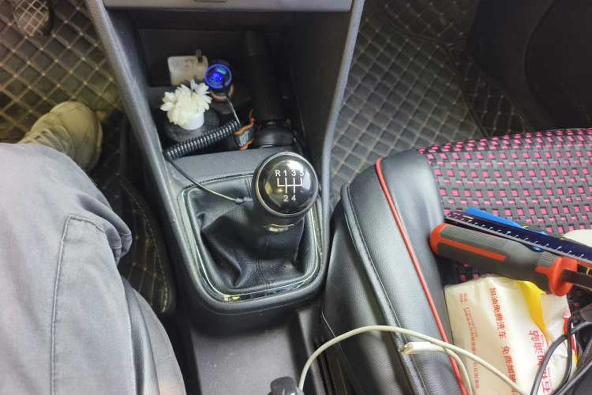 Used Volkswagen Jetta 2015 1.6L Manual Fashion Edition Gear Lever