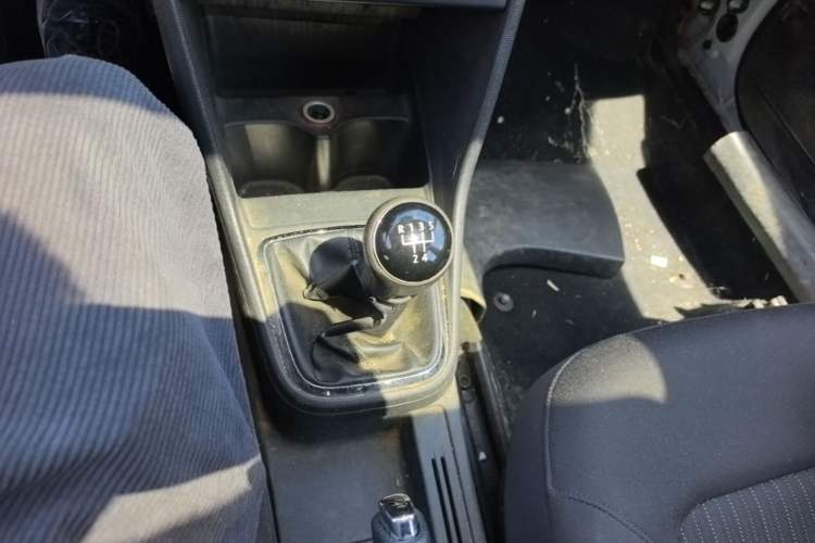 Used Volkswagen Jetta 2015 1.4L Manual Comfort Model Gear Lever