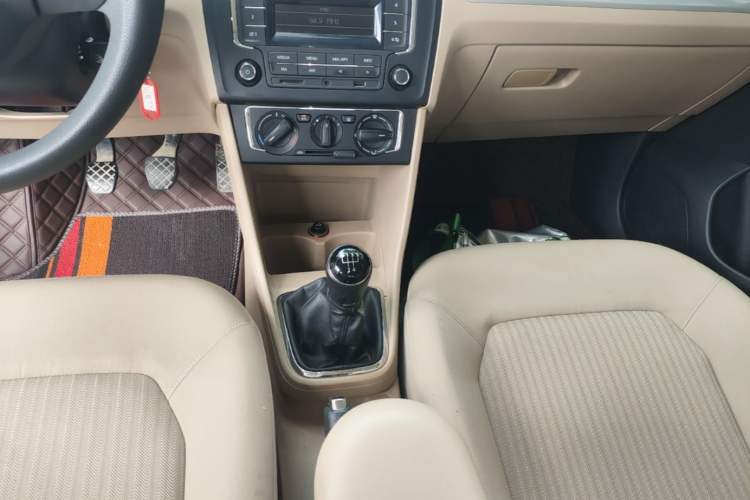 Used Volkswagen Jetta 2015 1.6L Manual Comfort Model Gear Lever