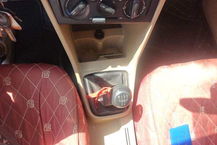 Used Volkswagen Jetta 2015 1.6L Manual Fashion Edition Gear Lever