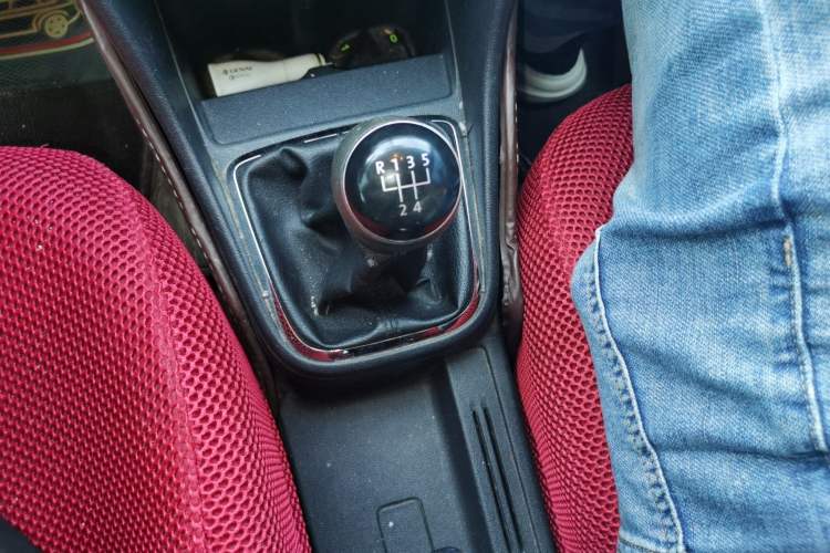 Used Volkswagen Jetta 2015 1.6L Manual Comfort Model Gear Lever