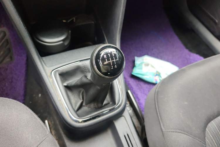 Used Volkswagen Jetta 2015 Zhihui Edition 1.4L Manual Comfort Model Gear Lever
