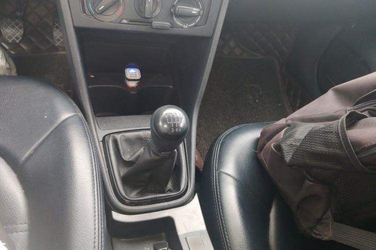 Used Volkswagen Jetta 2015 Value Edition 1.6L Manual Fashionable Style Gear Lever