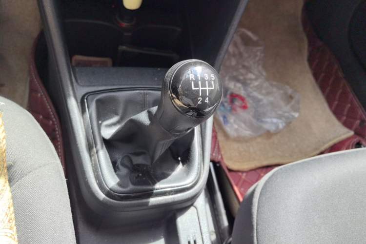 Used Volkswagen Jetta 2015 Value Edition 1.6L Manual Fashionable Style Gear Lever