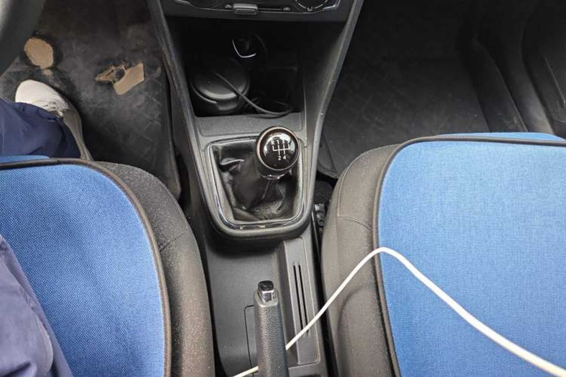 Used Volkswagen Jetta 2015 Zhuihui Edition 1.6L Manual Comfort Model Gear Lever
