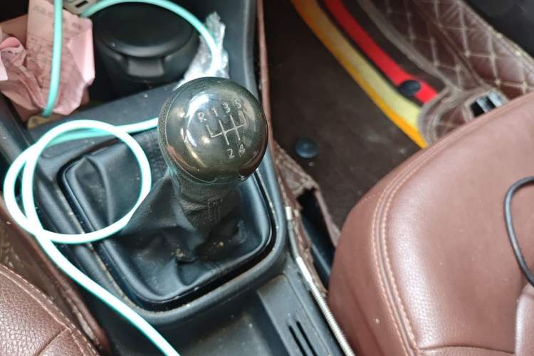 Used Volkswagen Jetta 2015 1.6L Manual Fashion Edition Gear Lever