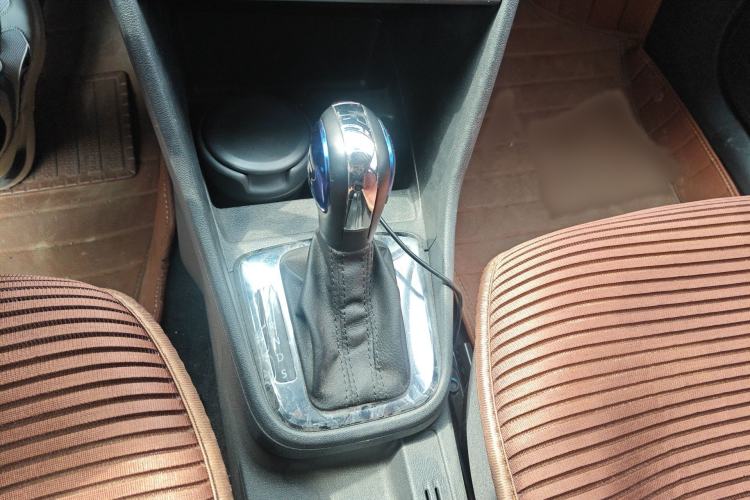 Used Volkswagen Jetta 2015 Value Edition 1.6L Automatic Fashion Version Gear Lever