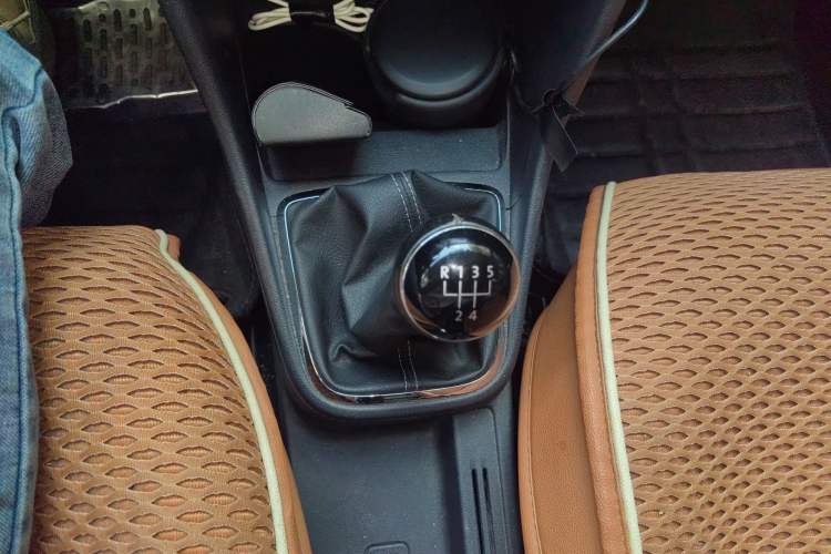 Used Volkswagen Jetta 2015 Zhihui Edition 1.4L Manual Comfort Model Gear Lever