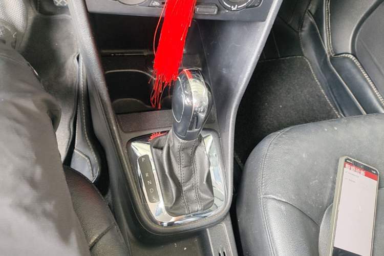 Used Volkswagen Jetta 2015 1.6L Automatic Fashion Model Gear Lever