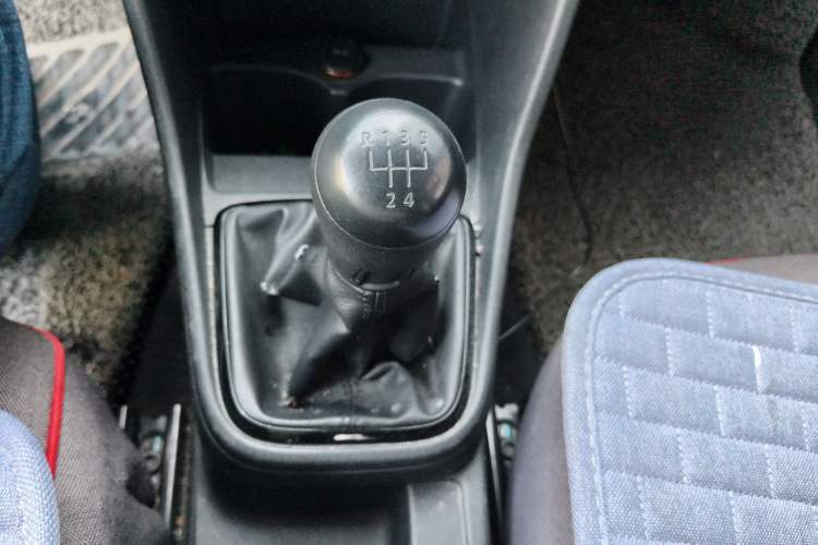 Used Volkswagen Jetta 2015 1.6L Manual Fashion Edition Gear Lever