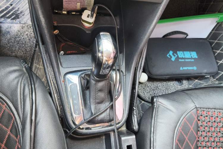 Used Volkswagen Jetta 2015 Value Edition 1.6L Automatic Comfort Version Gear Lever