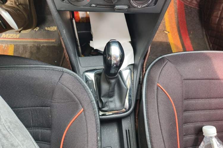 Used Volkswagen Jetta 2015 Value Edition 1.6L Automatic Fashion Version Gear Lever