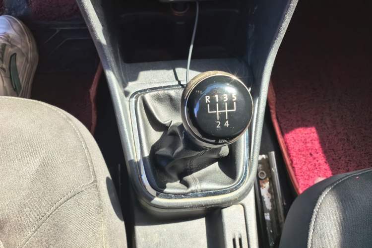 Used Volkswagen Jetta 2015 1.4L Manual Comfort Model Gear Lever