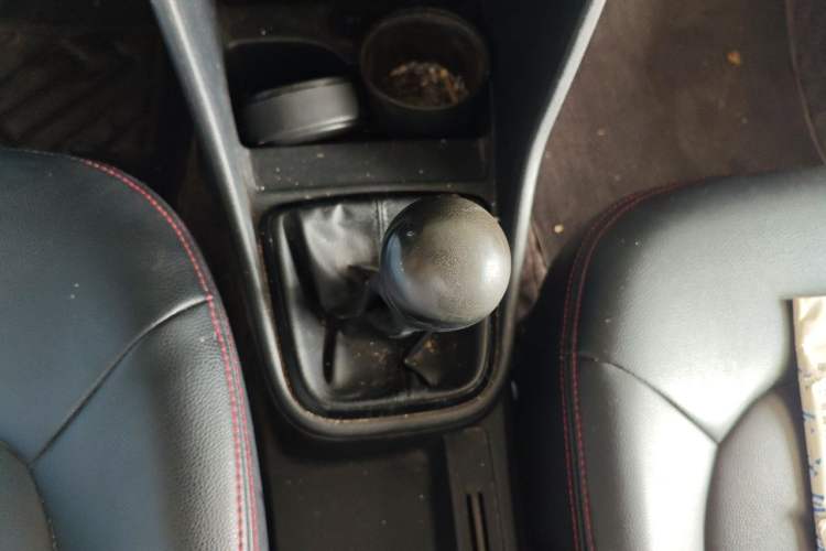 Used Volkswagen Jetta 2015 Zhuihui Edition 1.4L Manual Fashion Model Gear Lever