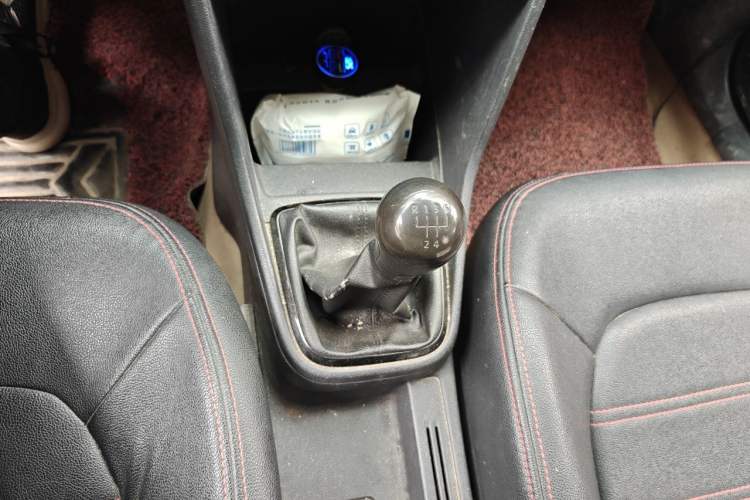 Used Volkswagen Jetta 2015 Value Edition 1.6L Manual Fashionable Style Gear Lever