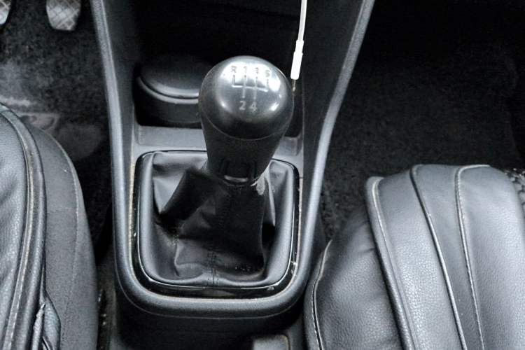 Used Volkswagen Jetta 2015 Value Edition 1.6L Manual Fashionable Style Gear Lever