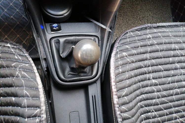 Used Volkswagen Jetta 2015 Zhuihui Edition 1.4L Manual Fashion Model Gear Lever