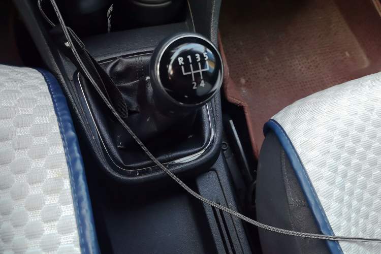 Used Volkswagen Jetta 2015 Zhuihui Edition 1.6L Manual Comfort Model Gear Lever